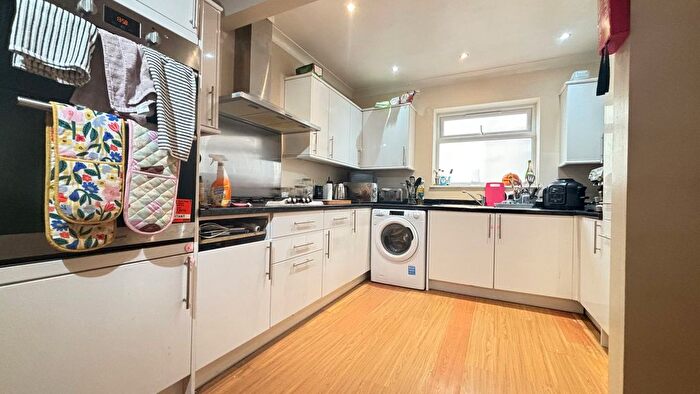 5 Bedroom Semi-Detached House To Rent In Weston Road, Guildford, GU2