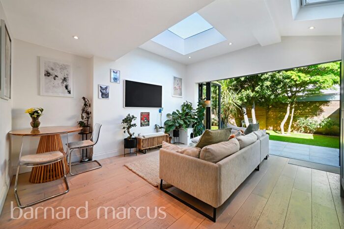 2 Bedroom Flat For Sale In Valnay Street, London, SW17