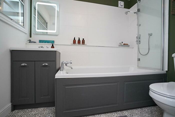 2 Bedroom Duplex For Sale In Leam Terrace, Leamington Spa, CV31