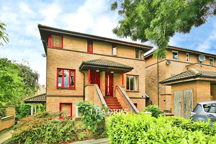 2 Bedroom Maisonette For Sale In Bradwell Common Boulevard, Bradwell Common, Milton Keynes, MK13