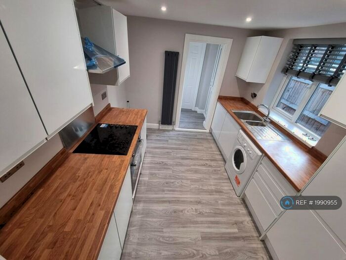 4 Bedroom Terraced House To Rent In Haworth Street, Hull, HU6