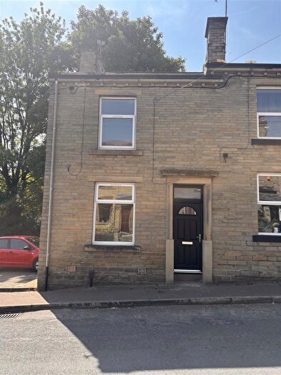 2 Bedroom End Of Terrace House To Rent In Rayner Road, Brighouse, HD6