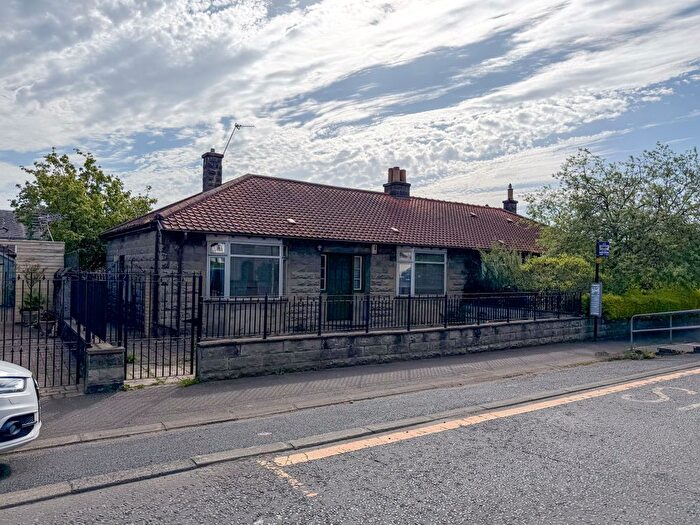 3 Bedroom Semi-detached Bungalow For Sale In Hendry Road, Kirkcaldy, KY2