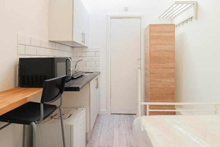 Studio To Rent In Camden High Street, NW1