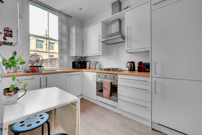 2 Bedroom Apartment To Rent In Upper Street, Islington, N1