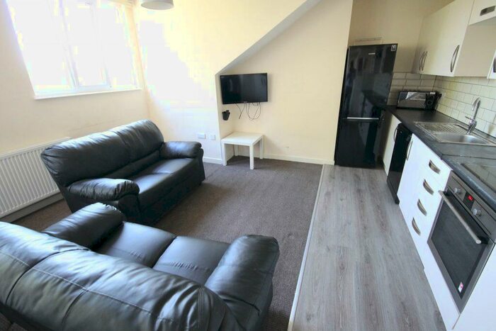 4 Bedroom Terraced House To Rent In Victoria Road, Hyde Park, Leeds, LS6