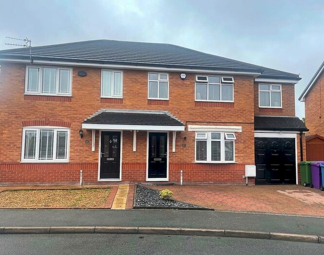 3 Bedroom Semi-Detached House To Rent In Twigden Close, Aintree, L10