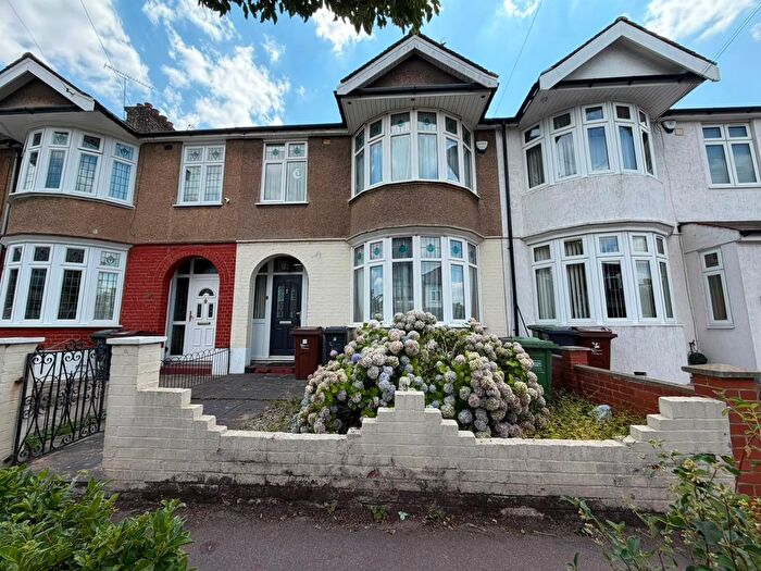 3 Bedroom Terraced House For Sale In Woodbridge Road, Barking, IG11