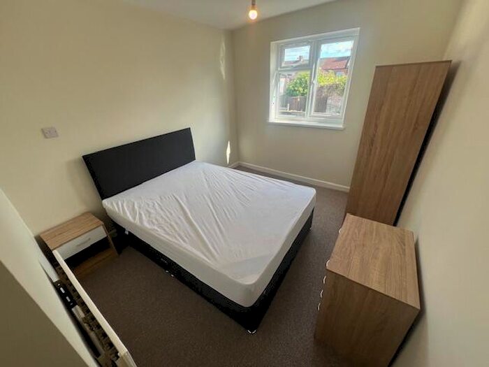 Studio To Rent In Oxford Avenue, SO14