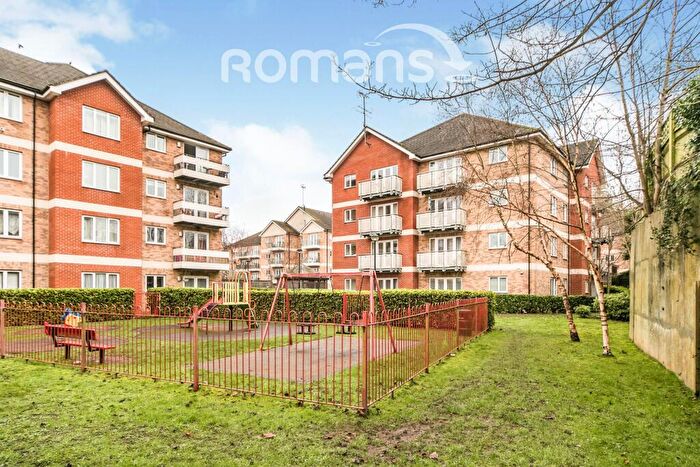 2 Bedroom Flat To Rent In Branagh Court, Reading, RG30