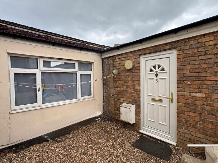 2 Bedroom Flat To Rent In Dairy Mews, Chadwell Heath, London, RM6