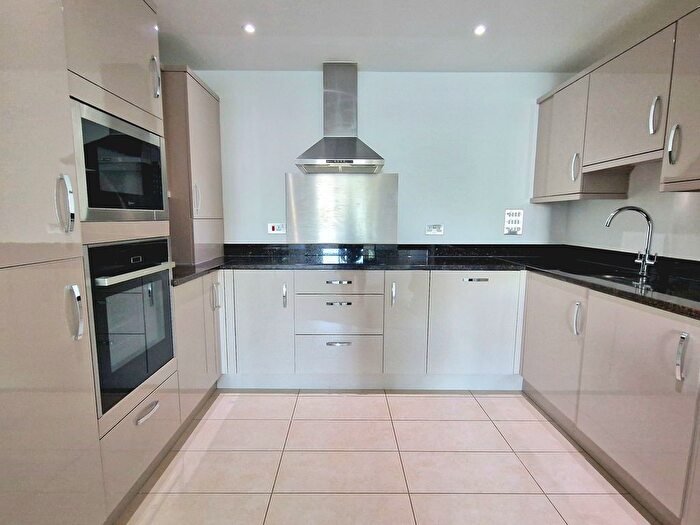 2 Bedroom Flat For Sale In Middle Lincombe Road, Torquay, TQ1