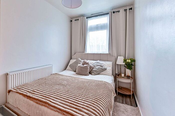 3 Bedroom Flat For Sale In Ossulston Street, King's Cross, London, NW1