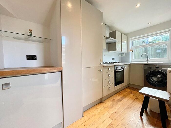 3 Bedroom Semi Detached House To Rent In Tullibardine Rd, Sheffield, S11