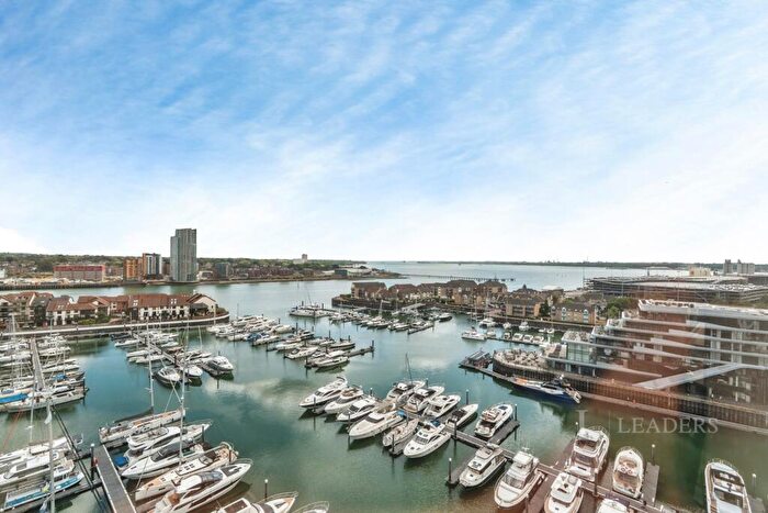 3 Bedroom Flat To Rent In Ocean Way, Southampton, Hampshire, SO14