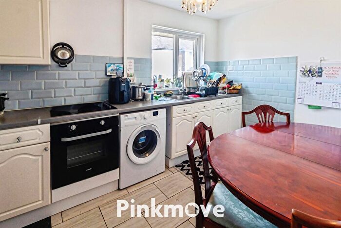 2 Bedroom Flat For Sale In Winstone Road, Trevethin, Pontypool, NP4
