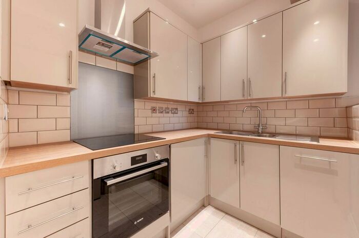 2 Bedroom Flat To Rent In Holland Park Avenue, Holland Park, London, W11