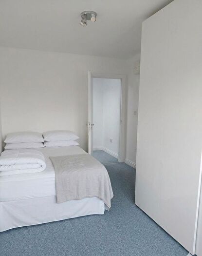 1 Bedroom Town House To Rent In Abbots Road, Edgware, HA8