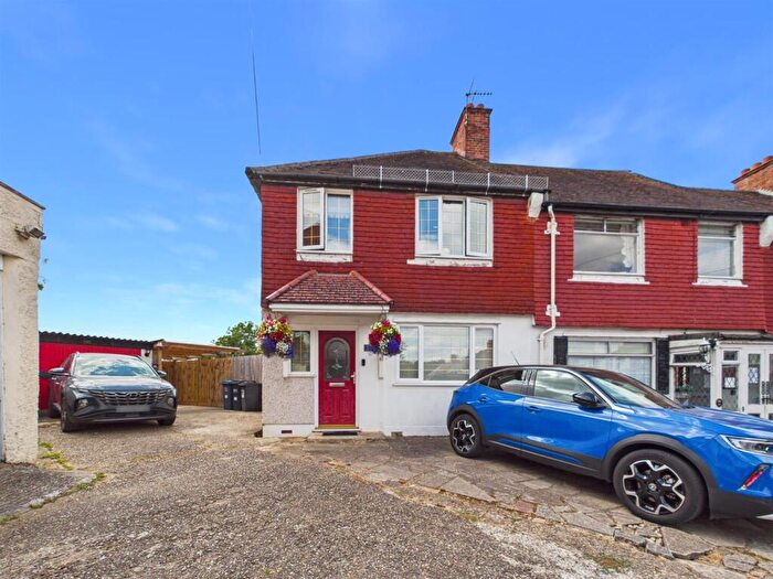 3 Bedroom End Of Terrace House For Sale In Parkside Gardens, Coulsdon, CR5