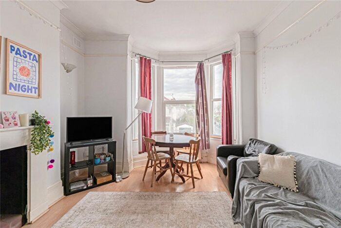 2 Bedroom Flat To Rent In Tooting Bec Road, London, SW17