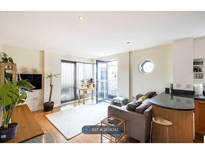 2 Bedroom Flat To Rent In East Smithfield, London, E1W
