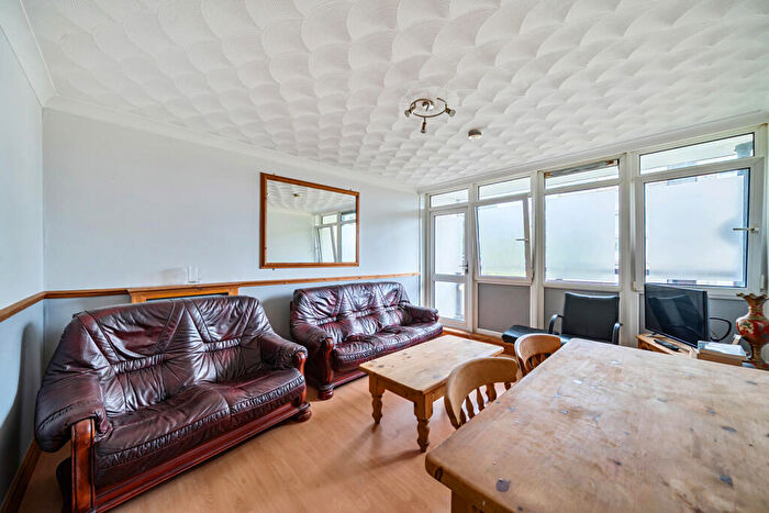 2 Bedroom Apartment For Sale In Rye Hill Park, London, SE15