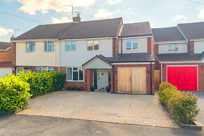 4 Bedroom Semi-Detached House For Sale In Barnett Close, Kingswinford, DY6