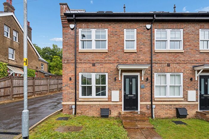 3 Bedroom End Of Terrace House For Sale In Hivings Hill, Chesham, HP5