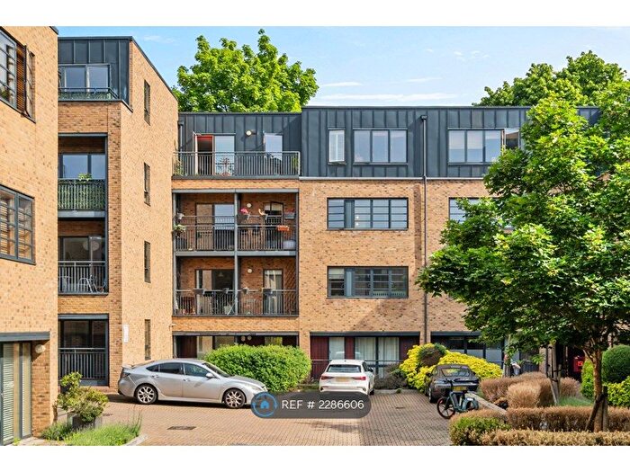 3 Bedroom Flat To Rent In Mildmay Avenue, London, N1