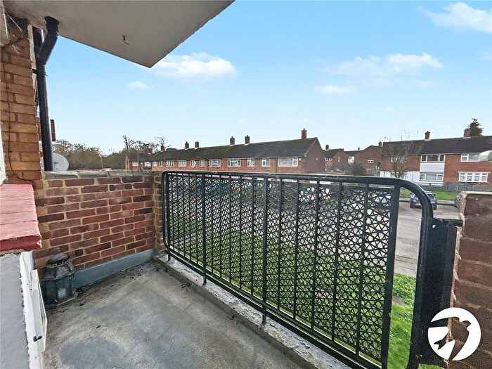 2 Bedroom Flat For Sale In Burdett Close, Sidcup, Kent, DA14