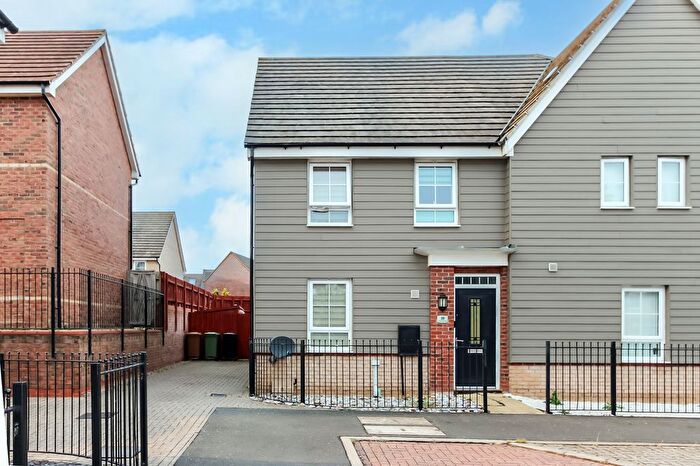 3 Bedroom Semi-Detached House For Sale In Talbot Road North, Wellingborough, NN8