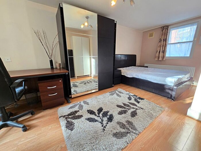 2 Bedroom Flat To Rent In Starcross, London, NW1