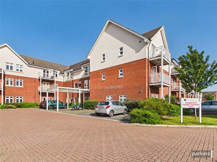 2 Bedroom Apartment For Sale In Englefield Place, Earley, Reading, Berkshire, RG6