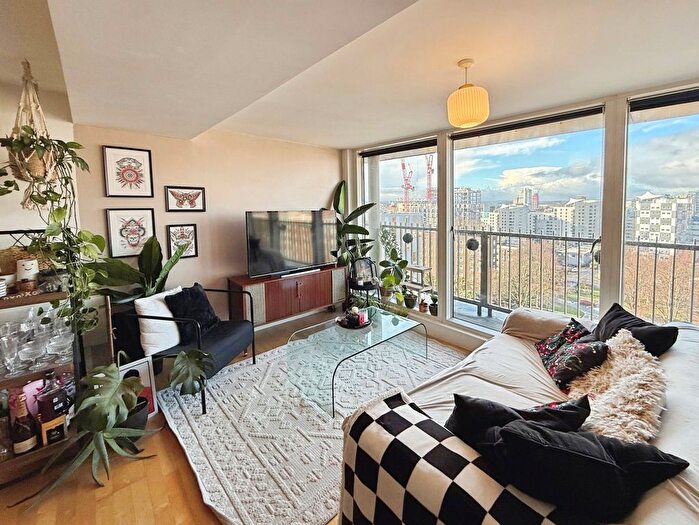 1 Bedroom Flat To Rent In Saxton, The Avenue, Leeds, West Yorkshire, LS9