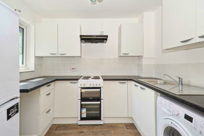2 Bedroom Flat To Rent In Eastgate Close, London, SE28