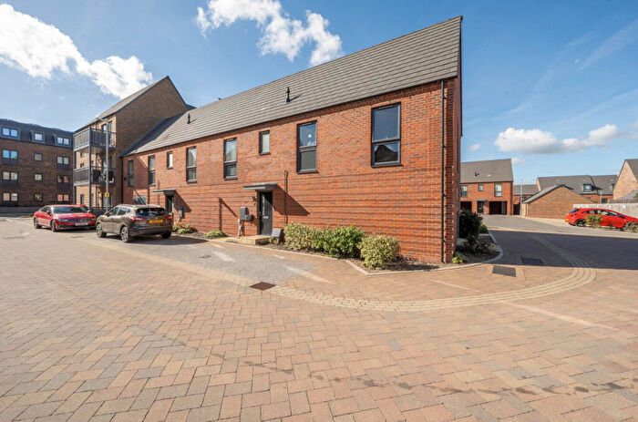 2 Bedroom Coach House For Sale In Holly Lane, Houghton Regis, Dunstable, LU5