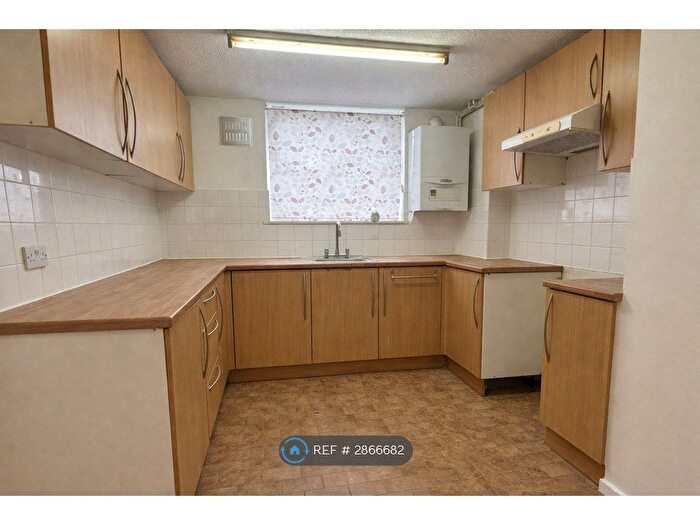 3 Bedroom Flat To Rent In Wheatlands, Hounslow, TW5