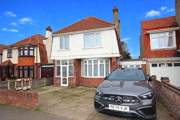 4 Bedroom Detached House For Sale In Holland Road, Clacton On Sea, CO15