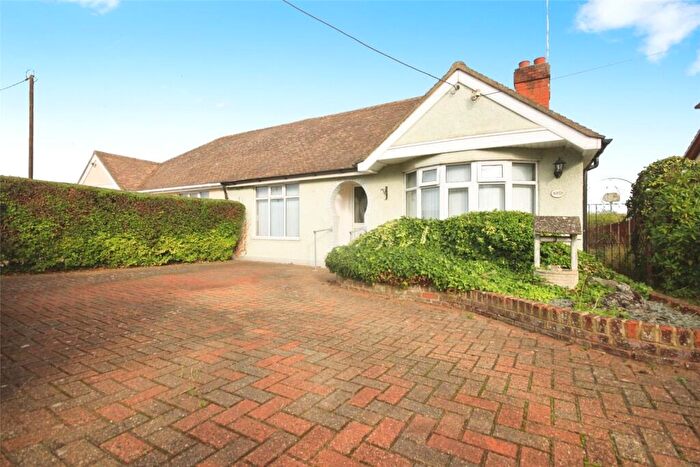 2 Bedroom Bungalow For Sale In Victoria Avenue, Wickford, Essex, SS12