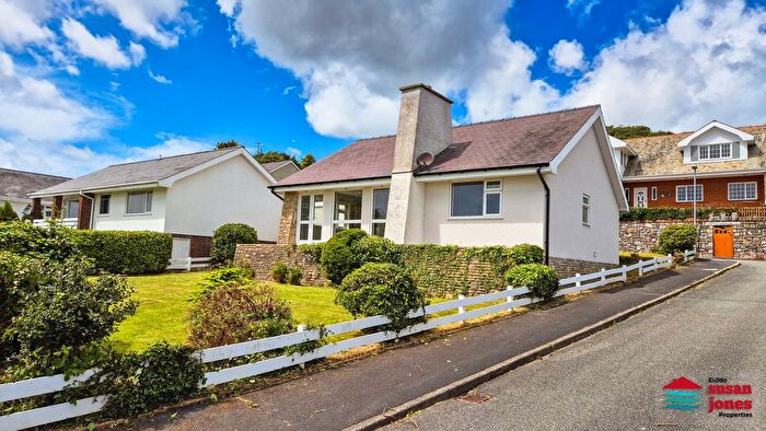2 Bedroom Bungalow For Sale In Erwenni, Pwllheli, LL53