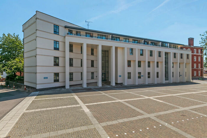 2 Bedroom Apartment To Rent In Peninsula Square, Winchester, SO23