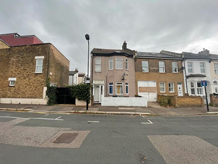 2 Bedroom Flat To Rent In Blenheim Road, London, E15