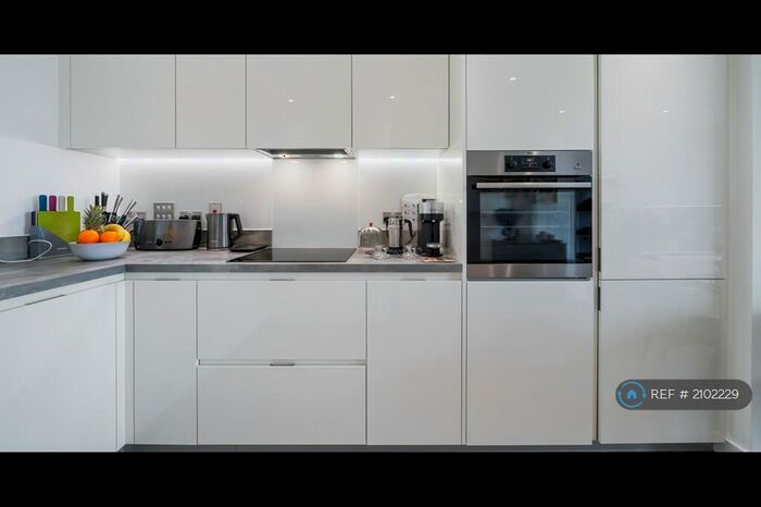 1 Bedroom Flat To Rent In Lansbury Square, London, E14