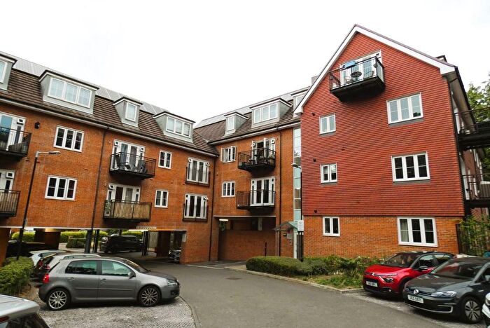 1 Bedroom Flat To Rent In Cardew, Crowthorne Road, Bracknell, RG12