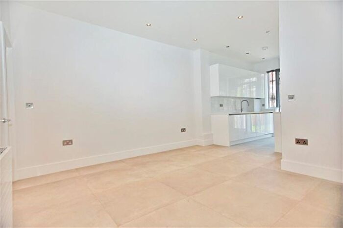 2 Bedroom Flat To Rent In Dartmouth Road, Hendon, NW4