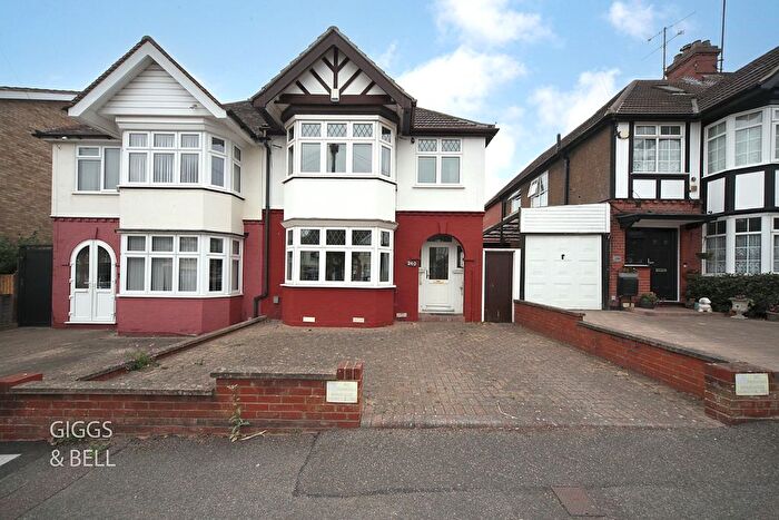 3 Bedroom Semi-Detached House For Sale In Cutenhoe Road, Luton, LU1