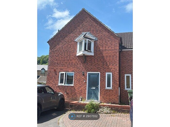 3 Bedroom End Of Terrace House To Rent In Gwilym Close, Glos, GL11