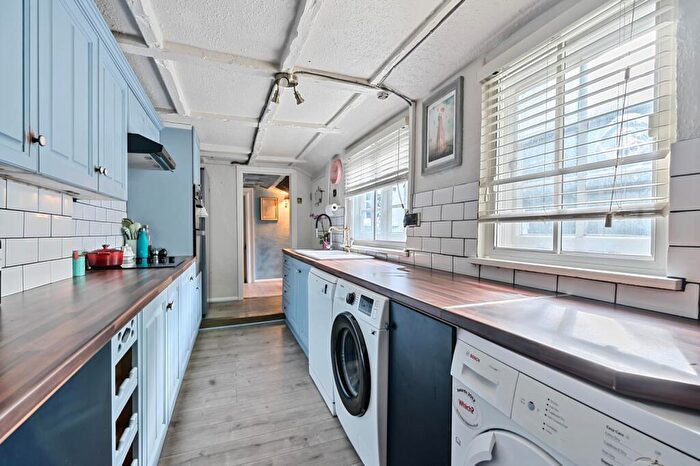 2 Bedroom Cottage To Rent In Summer Hill Chislehurst, BR7