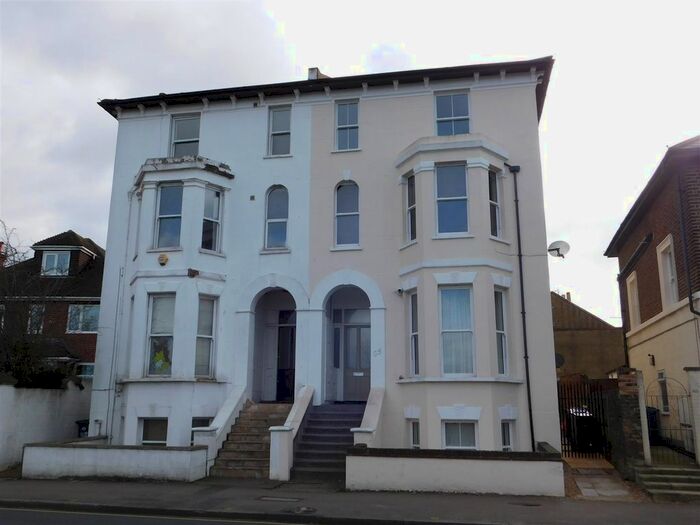 1 Bedroom Flat To Rent In Portsmouth Road, Surbiton, KT6