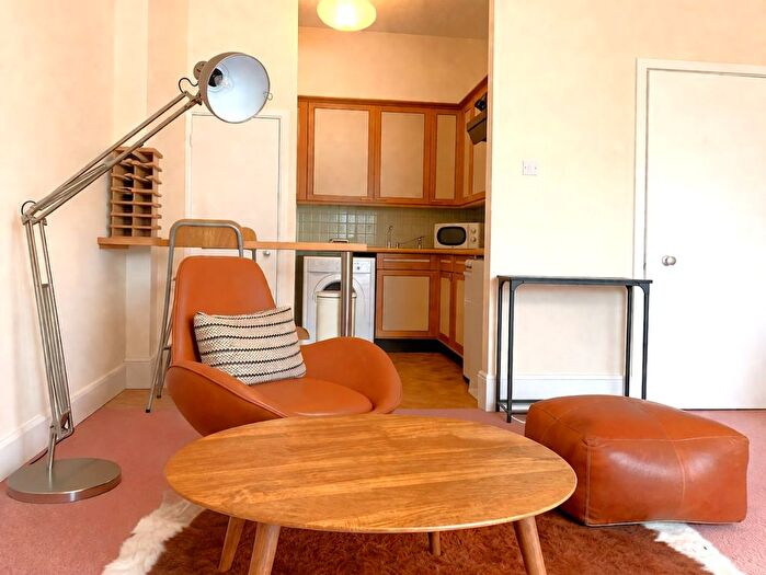 Studio To Rent In Milner Square, Angel, N1